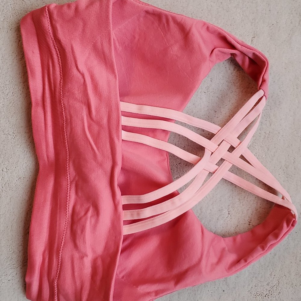 Womens sports bra with contrasting trim - Picture 2 of 3